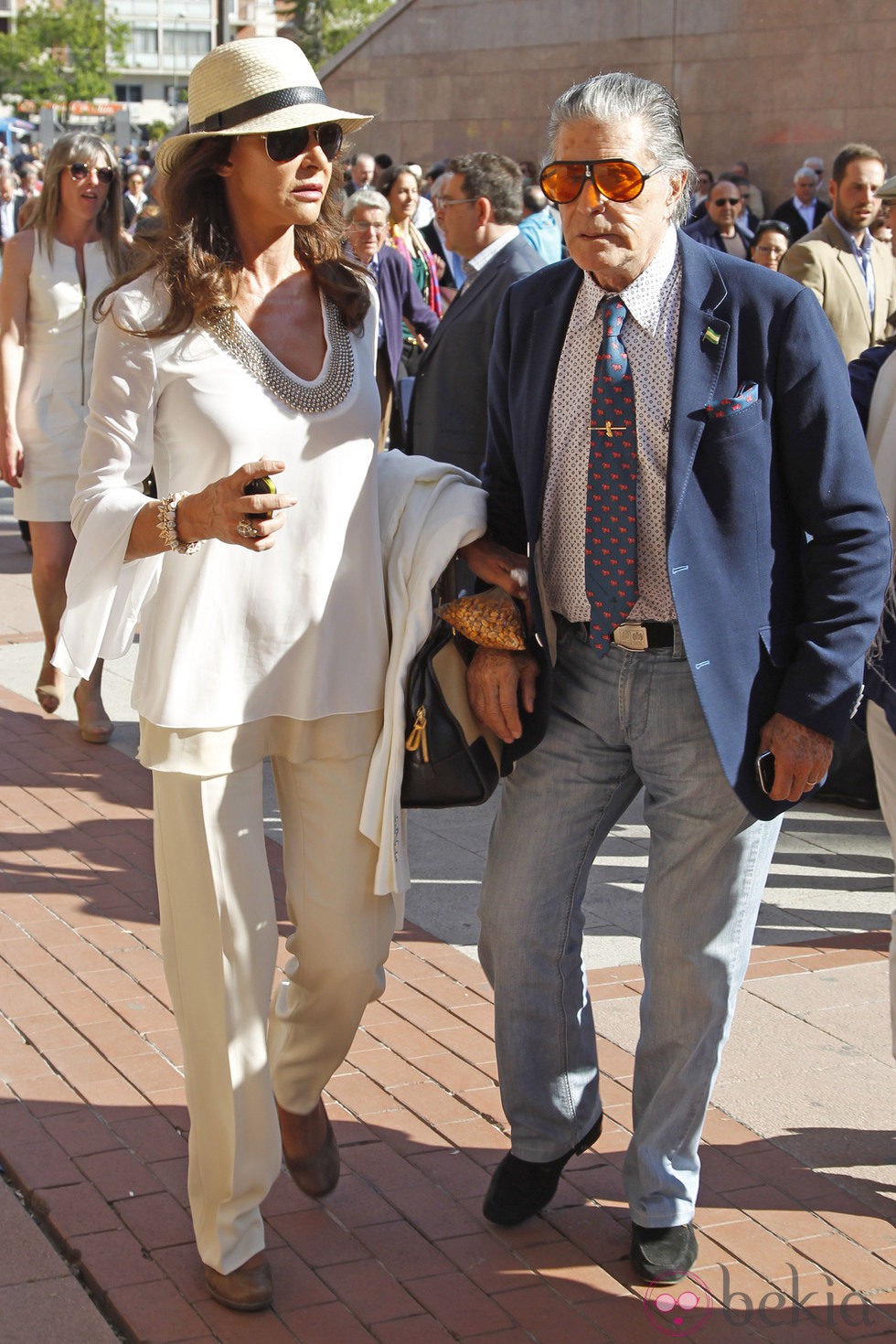 Mari Ángeles Grajal y Jaime Ostos en una corrida de toros de San Isidro 2013