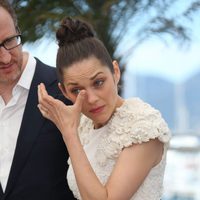 Marion Cotillard emocionada en la presentación de 'The immigrant' en Cannes 2013