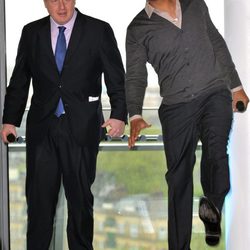 Will Smith con Boris Johnson en la presentación de 'After Earth' en Londres