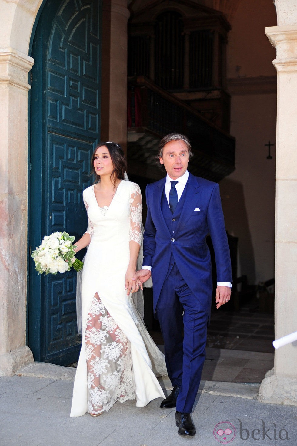 Israel Bayon y Cristina Sainz a su salida de la iglesia tras contraer matrimonio