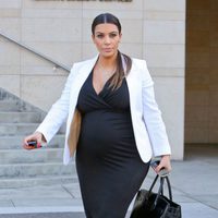 Kim Kardashian paseando por Los Ángeles embarazada 