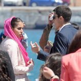 Hiba Abouk y Álex González en la grabación de 'El Príncipe' en Ceuta