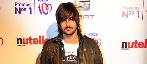 Melendi posando en la entrega de los Premios Nos 1 de Cadena 100