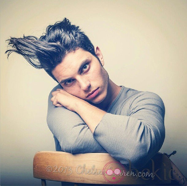 Samuel Larsen se corta las rastas y luce nuevo look