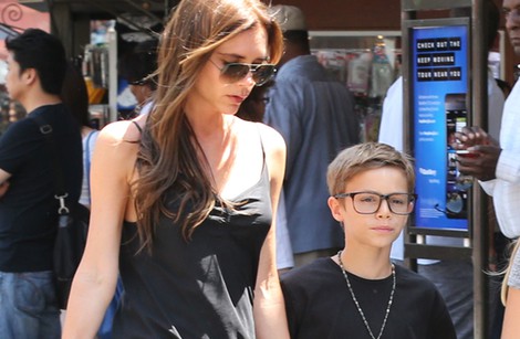 Victoria Beckham con su hijo Romeo de compras por Los Ángeles