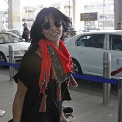 Raquel del Rosario sonríe en el aeropuerto de Barajas