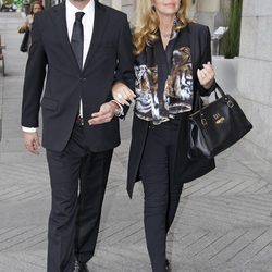 Norma Duval y su hijo Yelko en el funeral de José Luis Solaguren