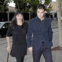 Irene Villa y Juan Pablo Lauro en el funeral de José Luis Solaguren