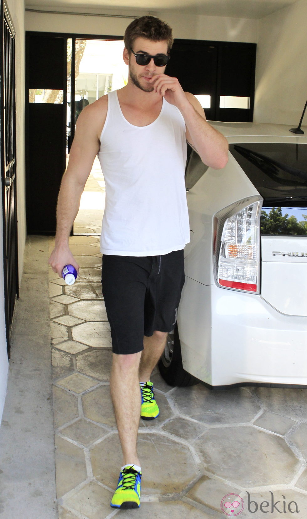 El actor Liam Hemsworth entrenando en el gimnasio