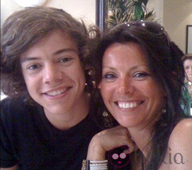 El One Direction Harry Styles con su madre, Anne Cox