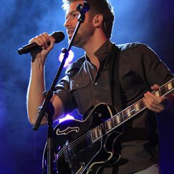 Pablo Alborán dando un concierto en Cáceres para celebrar su 24 cumpleaños