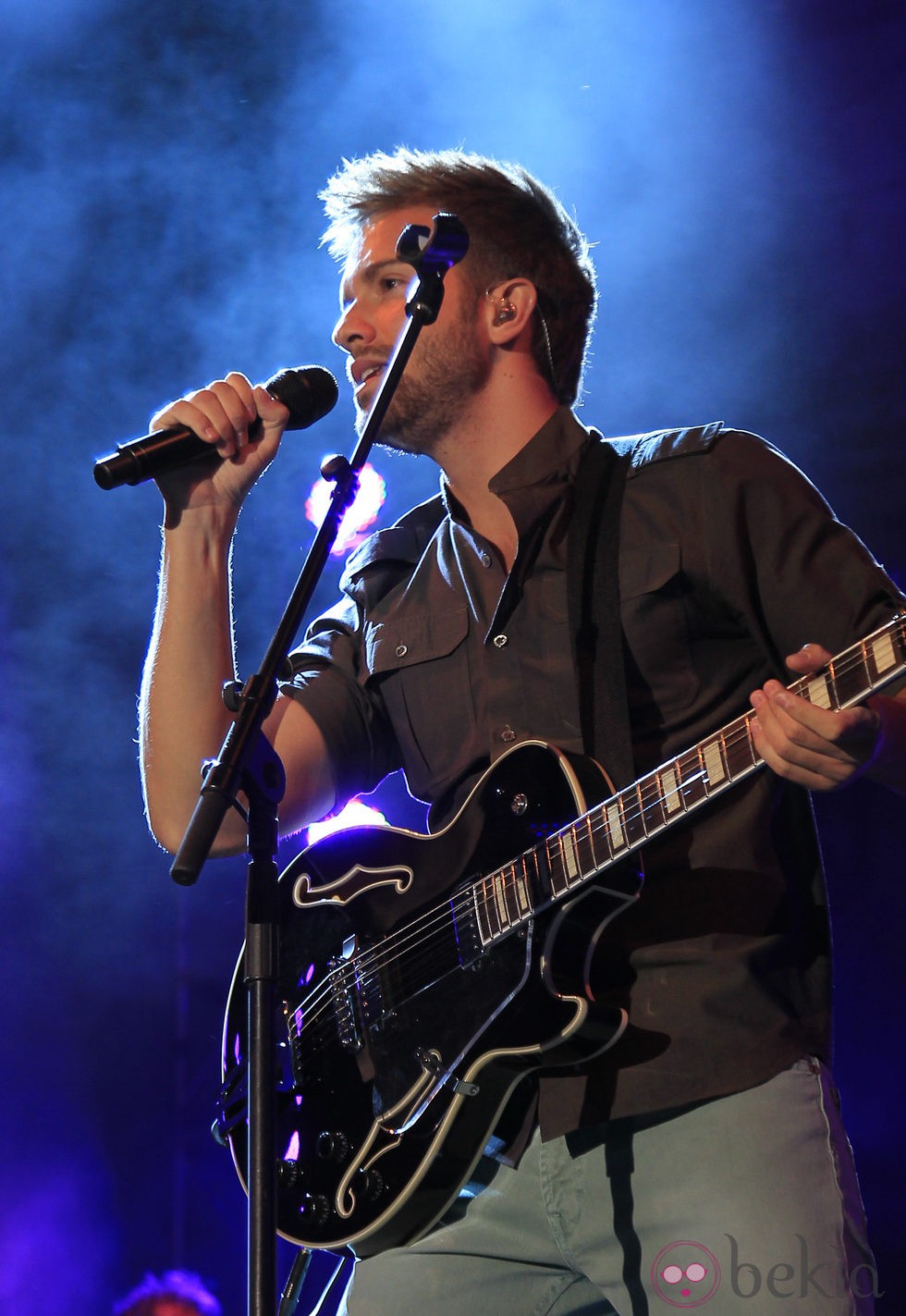 Pablo Alborán dando un concierto en Cáceres para celebrar su 24 cumpleaños