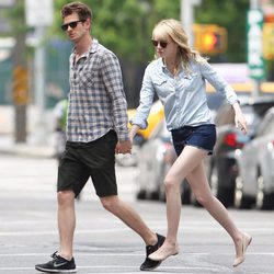 Andrew Garfield y Emma Stone pasean cogidos de la mano por Nueva York