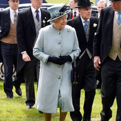 La Reina Isabel, el Duque de Edimburgo y el Príncipe Andrés en el Derby de Epsom 2013