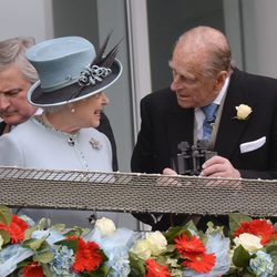 La Reina Isabel y el Duque de Edimburgo en el Derby de Epsom 2013