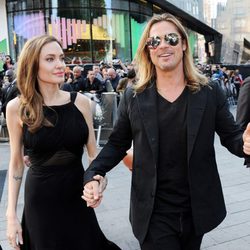 Angelina Jolie y Brad Pitt a su llegada a la premiere de 'Guerra Mundial Z' en Londres