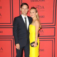 Tobey Maguire y Jennifer Meyer en los Premios CFDA 2013