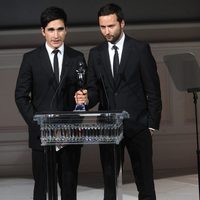 Jack McCollough y Lazaro Hernandez en los Premios CFDA 2013