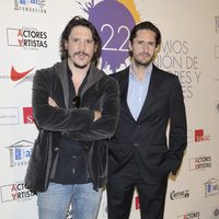 Sergio Peris Mencheta y Juan Diego Botto en la alfombra roja de los Premios Unión de Actores 2012