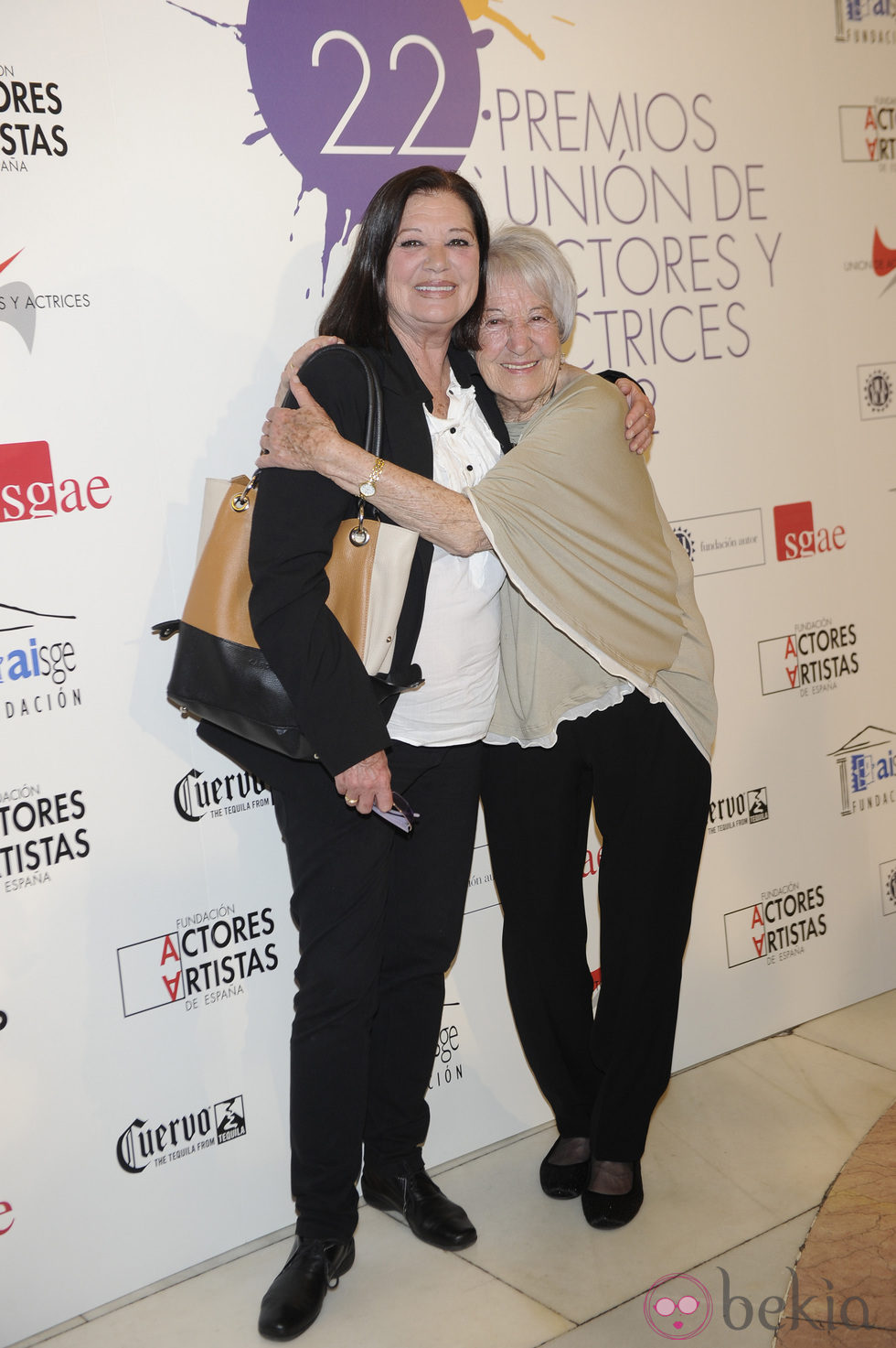 Asunción Balaguer y Teresa Rabal en la alfombra roja de los Premios Unión de Actores 2012