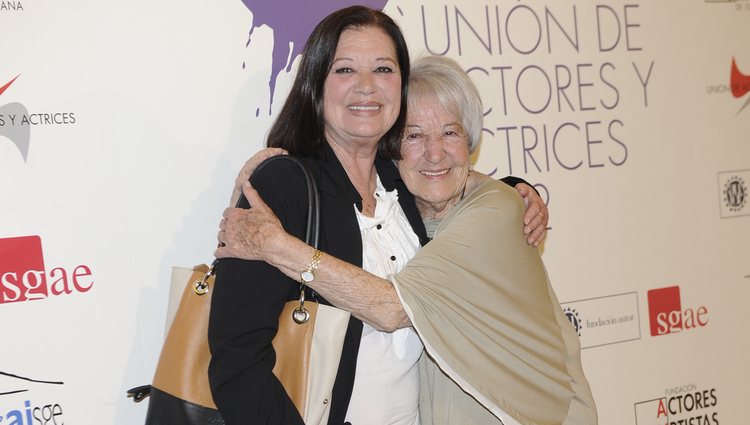 Asunción Balaguer y Teresa Rabal en la alfombra roja de los Premios Unión de Actores 2012