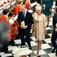 Los Duques de Cambridge y el Príncipe Harry en la misa por el 60 aniversario de la coronación de Isabel II