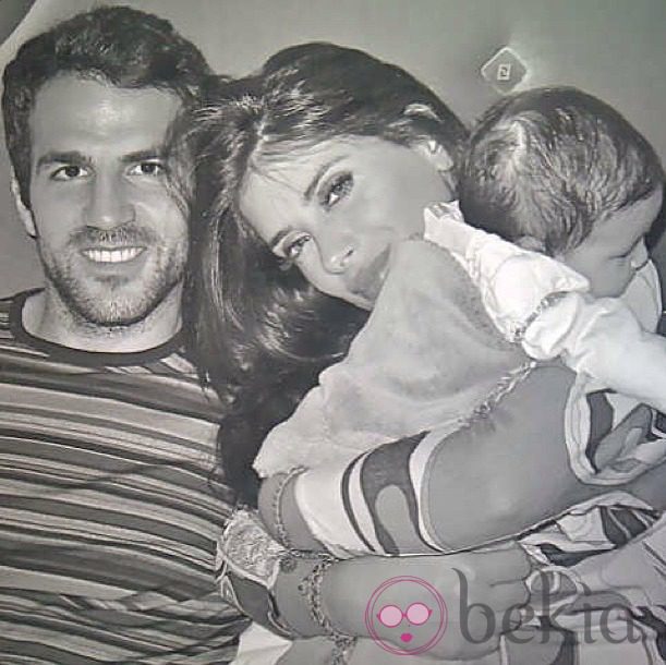 Cesc Fábregas y Daniella Semaan con Lia