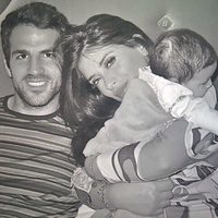 Cesc Fábregas y Daniella Semaan con Lia