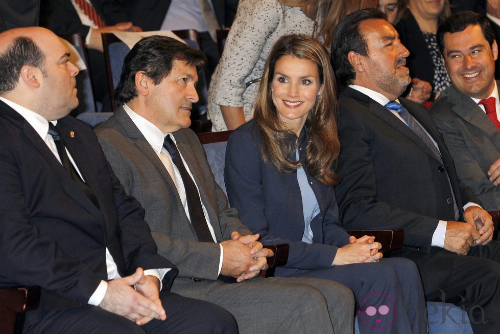 La Princesa Letizia junto al presidente de Asturias en Oviedo