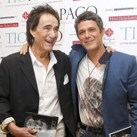 Francisco Pizarro y Alejandro Sanz en la presentación del libro 'Tío Paco'