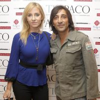 Antonio Carmona y Mariola Orellana en la presentación del libro 'Tío Paco'