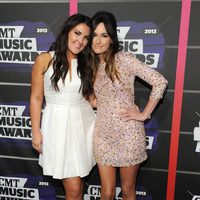 Kree Harrison y Kacey Musgraves en los CMT Awards 2013