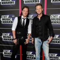 Tyler Hubbard y Brian Kelley en los CMT Awards 2013