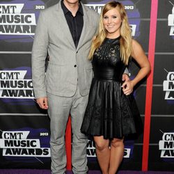 Kristen Bell y Dax Shepard en los CMT Awards 2013