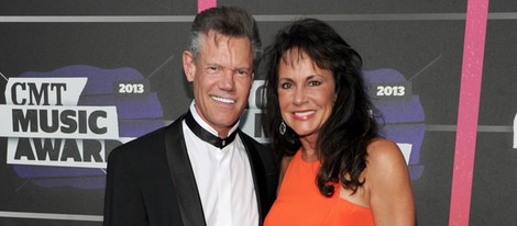 Randy Travis y Mary Beougher en los CMT Awards 2013