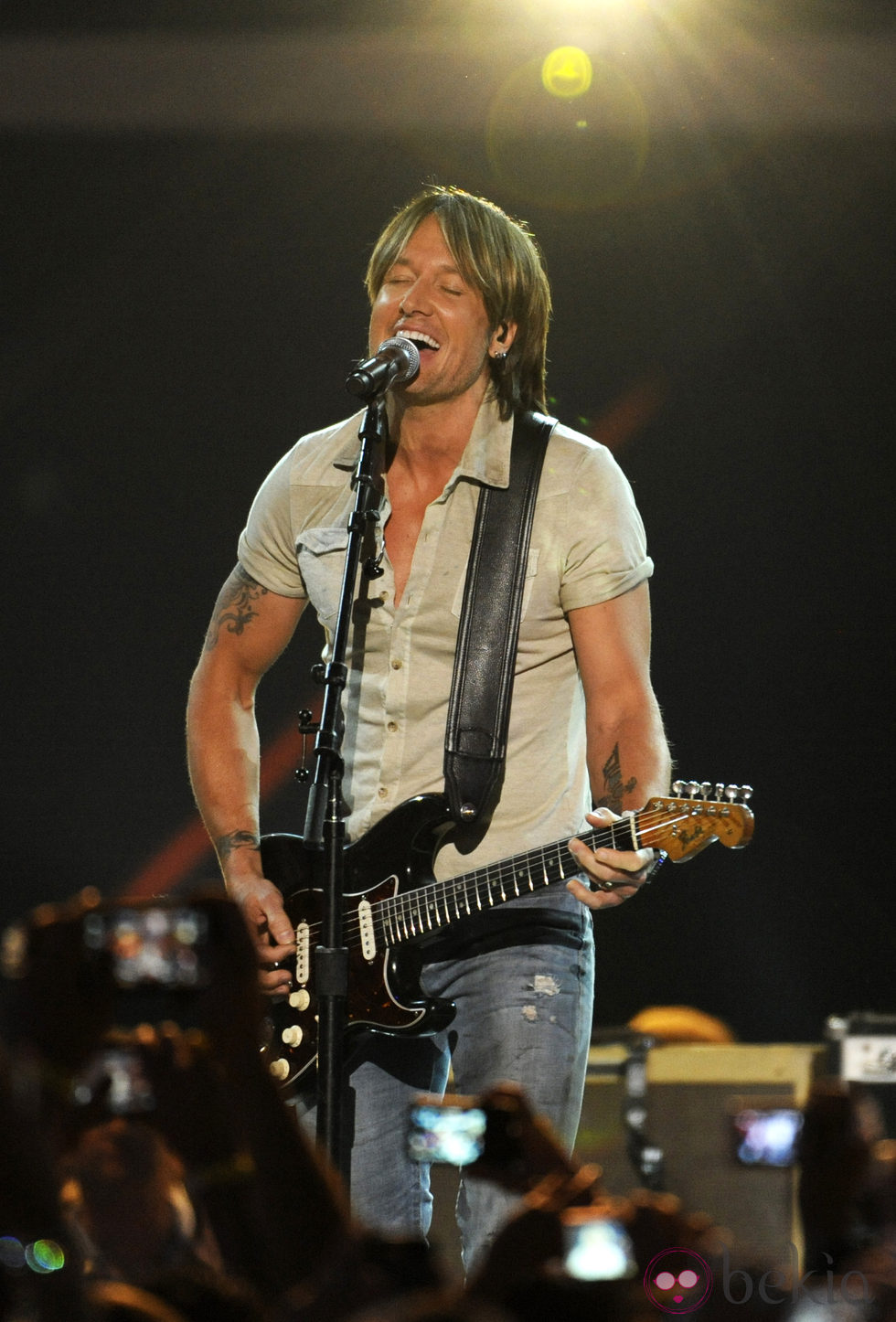 Keith Urban actuando en los CMT Awards 2013