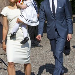 Victoria y Daniel de Suecia con la Princesa Estela en la apertura del Palacio Real