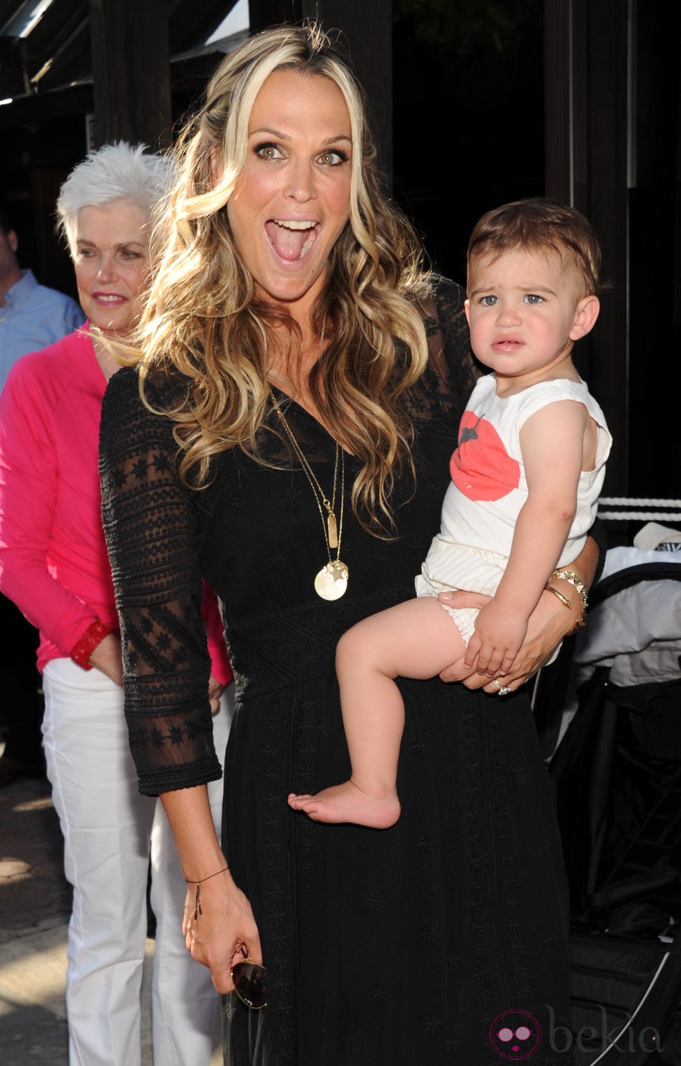 La modelo Molly Sims con su hijo Alan Brooks