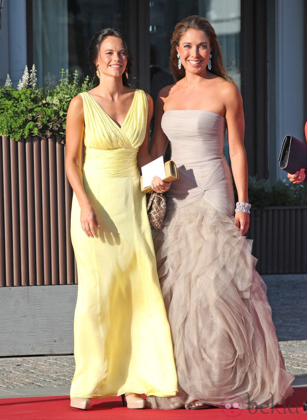 Sofia Hellqvist y Louise Gottlieb en la cena previa a la boda de Magdalena de Suecia y Chris O'Neill