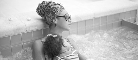 Beyoncé y Blue Ivy disfrutando del jacuzzi