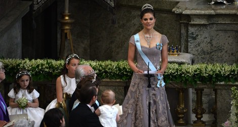 La Princesa Victoria de Suecia leyendo en la boda de Magdalena de Suecia y Chris O'Neill