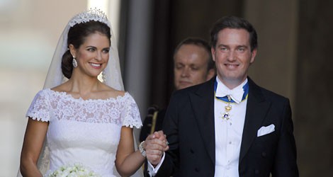 La Princesa Magdalena de Suecia y Chris O'Neill cogidos de la mano tras su boda