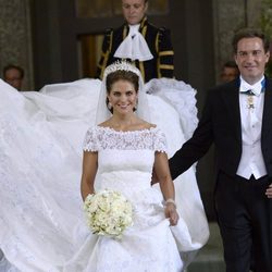 La Princesa Magdalena de Suecia y Chris O'Neill saliendo de la Capilla del Palacio Real de Estocolmo