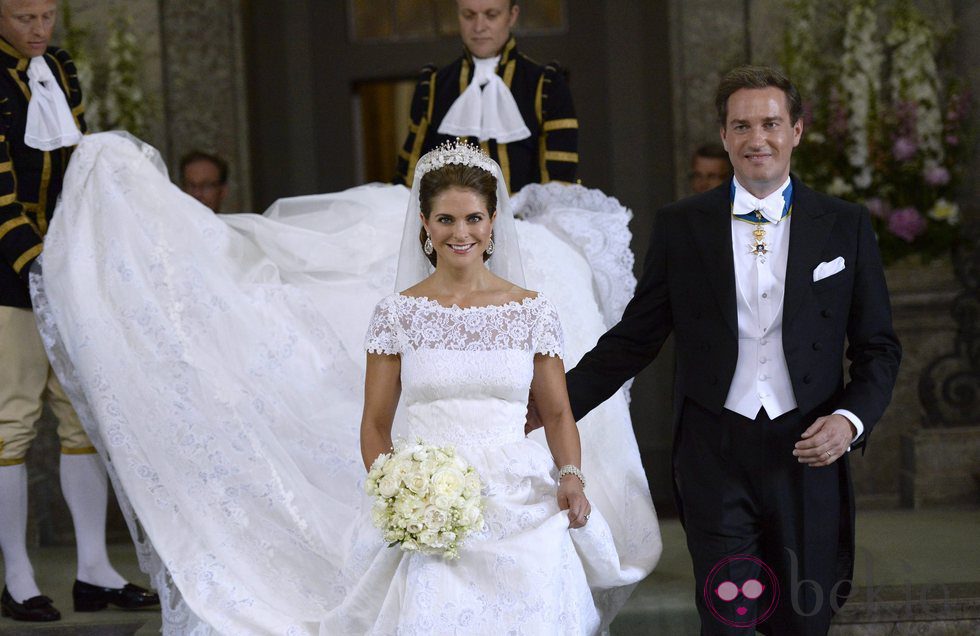 La Princesa Magdalena de Suecia y Chris O'Neill saliendo de la Capilla del Palacio Real de Estocolmo