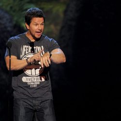 Mark Wahlberg presentando los Guys Choice Awards 2013