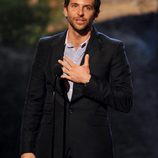 Bradley Cooper presenta los Guys Choice Awards 2013