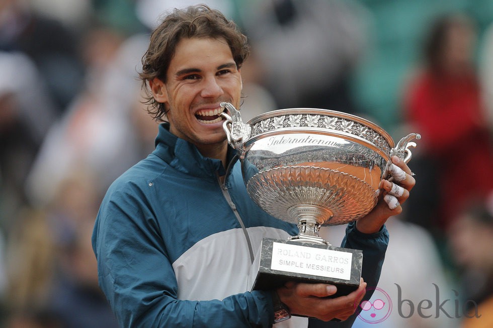 Rafa Nadal muerde su octava copa de un Roland Garros