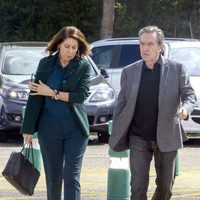 Iñaki Gabilondo y Lola Carretero en la capilla ardiente de Elías Querejeta