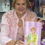 Carmen Bazán firma ejemplares de 'Una nueva vida es posible' en la Feria del Libro de Madrid 2013