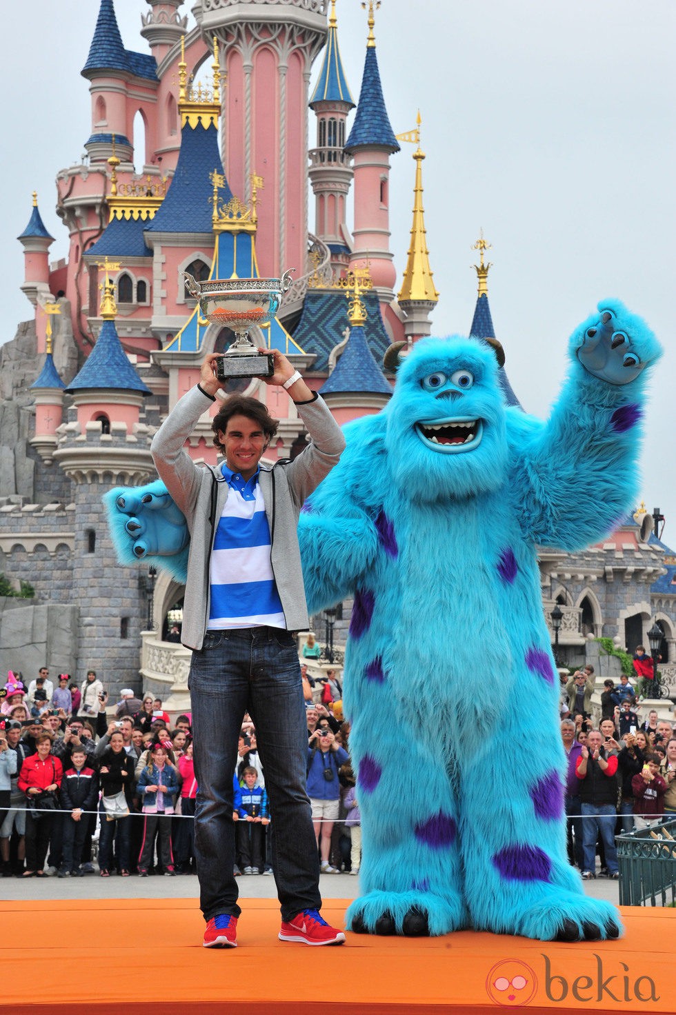 Rafa Nadal celebra su victoria en Roland Garros 2013 en Disneyland París